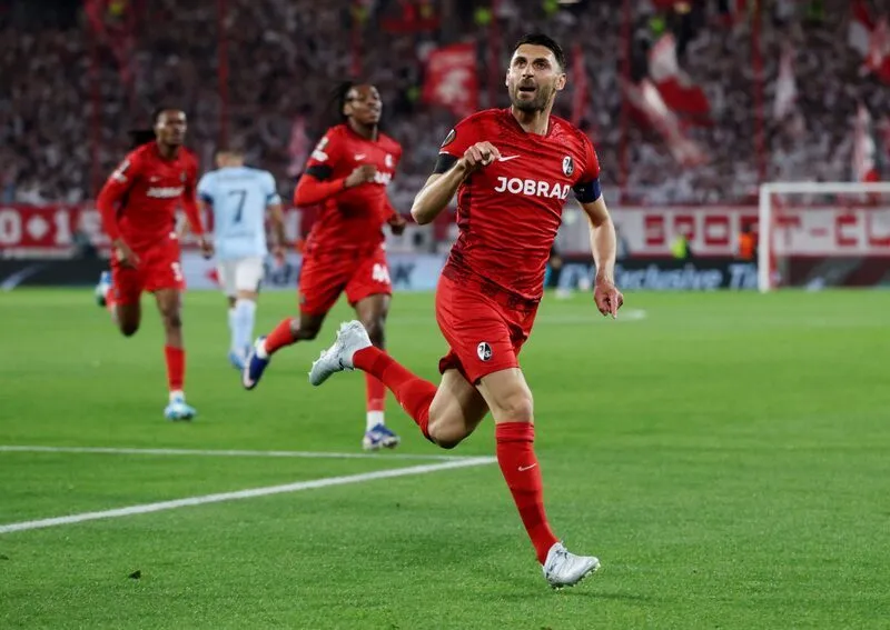 Freiburg vs Schalke 04 - Hoàng Đế Xanh gặp khó trên sân khách